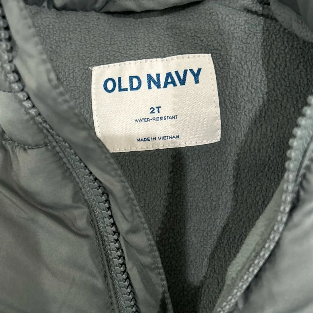 Old Navy Boys Gray Quilted Vest - 2T Like New